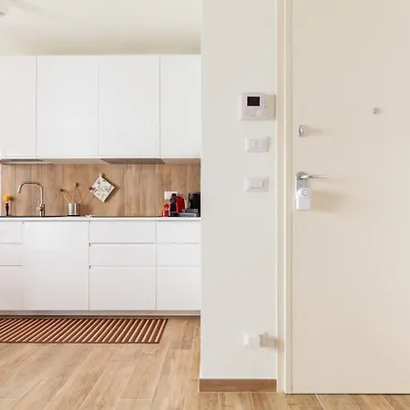 Lambrate Charming Vicino A Aeroporto Linate Metro4 E Ospedale San Raffaele Apartment