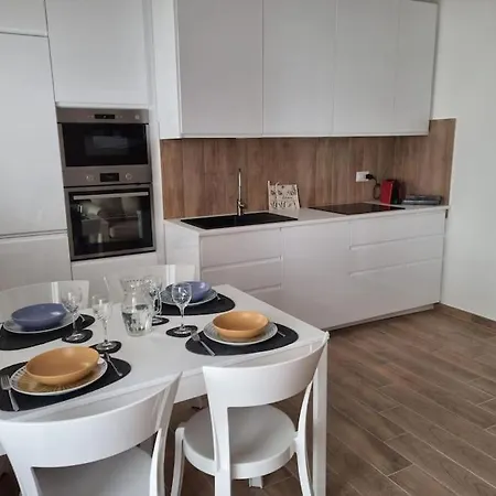 Apartment Lambrate Charming Vicino A Aeroporto Linate Metro4 E Ospedale San Raffaele *
